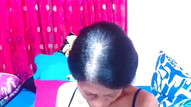 Snapshot of SLUTTYROXY chatting on 10-19-25, 06:58 SLUTTYROXY online show from 10-19-25, 06:58