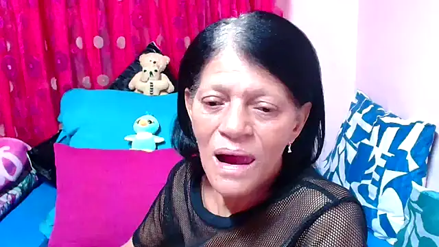 Snapshot of SLUTTYROXY chatting on 10-21-25, 07:36 SLUTTYROXY online show from 10-21-25, 07:36