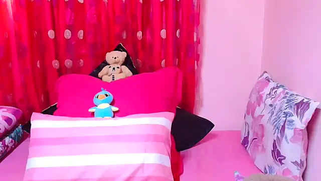 Snapshot of SLUTTYROXY chatting on 10-31-25, 07:20 SLUTTYROXY online show from 10-31-25, 07:20