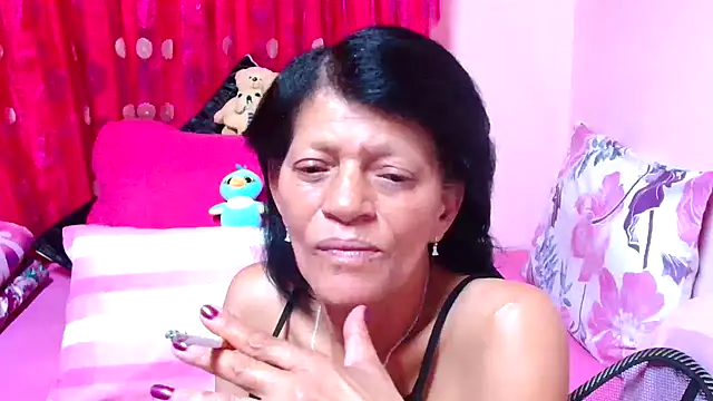 Snapshot of SLUTTYROXY chatting on 10-31-25, 07:26 SLUTTYROXY online show from 10-31-25, 07:26