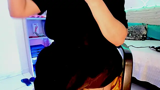 Snapshot of lilahSweet chatting on 01-24-25, 11:37 lilahSweet online show from 01-24-25, 11:37