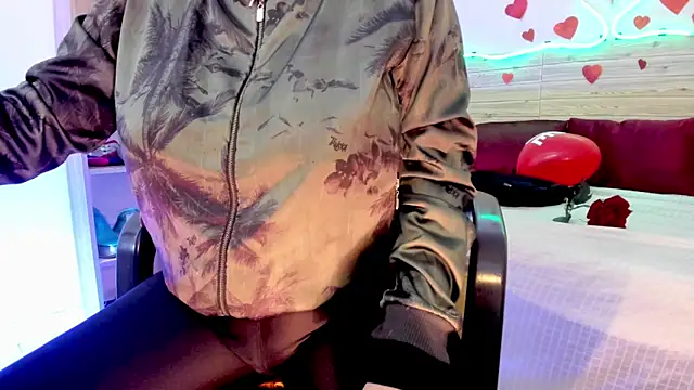 Snapshot of lilahSweet chatting on 02-18-25, 11:22 lilahSweet online show from 02-18-25, 11:22