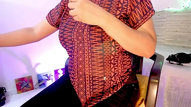 Snapshot of lilahSweet chatting on 03-11-25, 02:07 lilahSweet online show from 03-11-25, 02:07