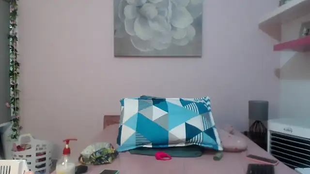 CindyCrawford online show from 12-21-25, 03:02