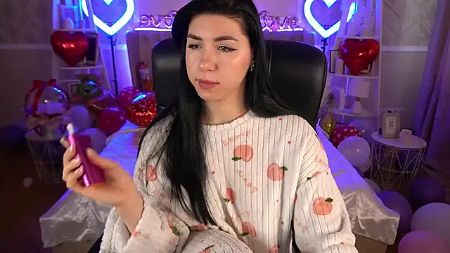 Snapshot of EmilyCandyy chatting on 02-18-25, 06:48 EmilyCandyy online show from 02-18-25, 06:48