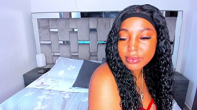 Snapshot of Cammiila chatting on 02-05-25, 04:14 Cammiila online show from 02-05-25, 04:14