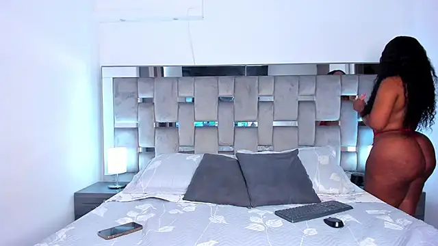 Snapshot of Cammiila chatting on 02-14-25, 04:20 Cammiila online show from 02-14-25, 04:20