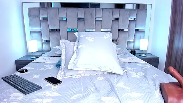 Snapshot of Cammiila chatting on 02-15-25, 07:50 Cammiila online show from 02-15-25, 07:50