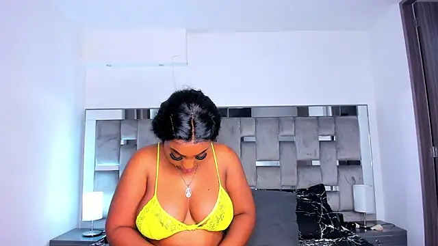 Snapshot of Cammiila chatting on 02-26-25, 07:27 Cammiila online show from 02-26-25, 07:27