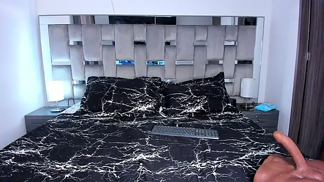 Snapshot of Cammiila chatting on 03-04-25, 03:48 Cammiila online show from 03-04-25, 03:48