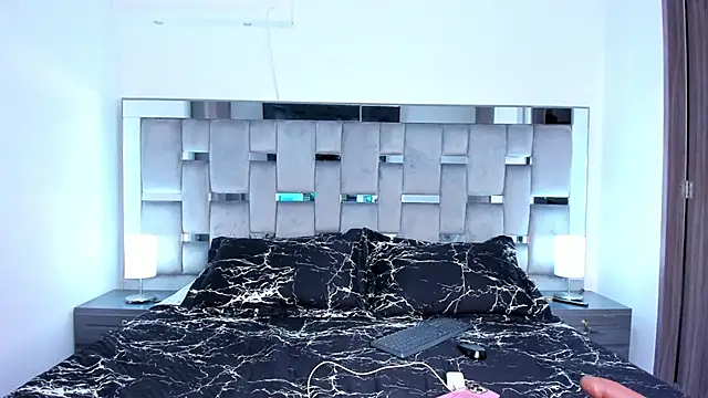 Snapshot of Cammiila chatting on 03-06-25, 04:38 Cammiila online show from 03-06-25, 04:38