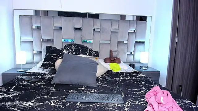 Snapshot of Cammiila chatting on 03-06-25, 10:47 Cammiila online show from 03-06-25, 10:47