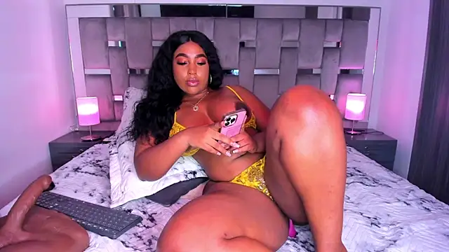 Snapshot of Cammiila chatting on 03-19-25, 07:27 Cammiila online show from 03-19-25, 07:27