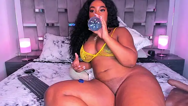 Snapshot of Cammiila chatting on 03-19-25, 10:31 Cammiila online show from 03-19-25, 10:31