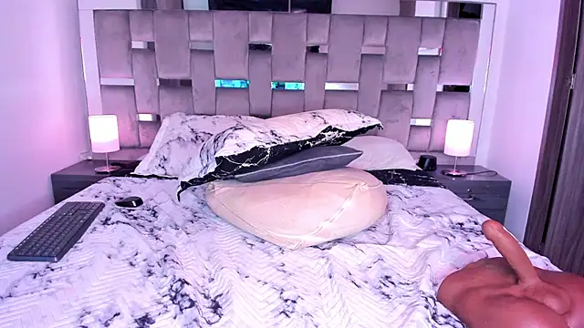 Snapshot of Cammiila chatting on 03-22-25, 04:04 Cammiila online show from 03-22-25, 04:04