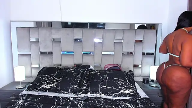 Snapshot of Cammiila chatting on 09-19-25, 10:38 Cammiila online show from 09-19-25, 10:38