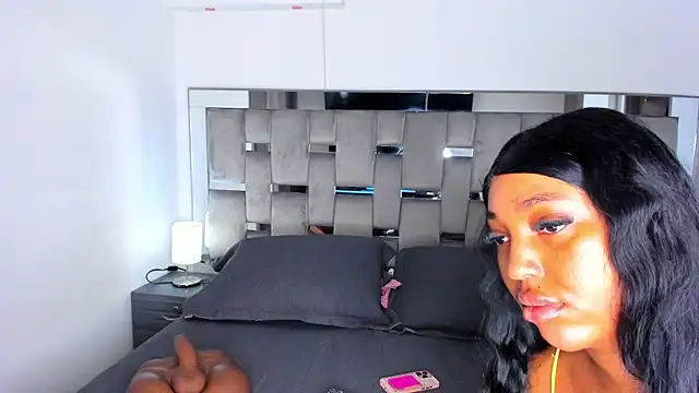 Snapshot of Cammiila chatting on 09-26-25, 10:52 Cammiila online show from 09-26-25, 10:52