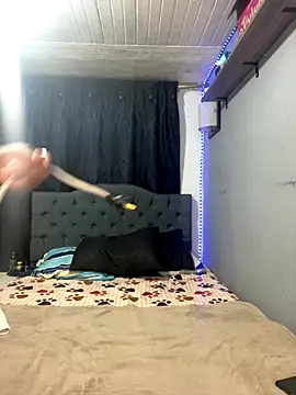 Snapshot of yanza2002 chatting on 10-11-25, 11:03 yanza2002 online show from 10-11-25, 11:03