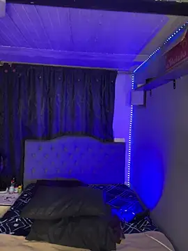 Snapshot of yanza2002 chatting on 10-27-25, 11:09 yanza2002 online show from 10-27-25, 11:09