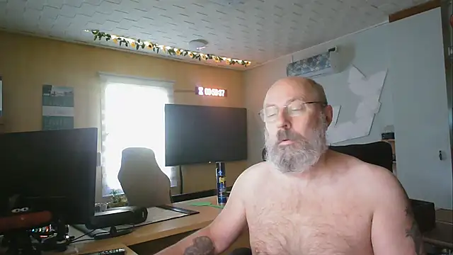 Snapshot of thomber1234 chatting on 07-30-26, 08:02 thomber1234 online show from 07-30-26, 08:02
