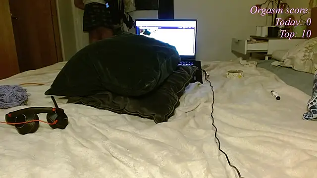 Snapshot of victoria97 chatting on 02-18-26, 06:15 victoria97 online show from 02-18-26, 06:15