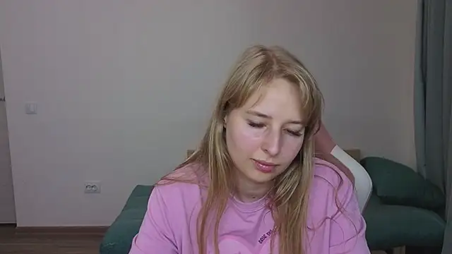 Snapshot of Jessy_Ginger chatting on 09-24-25, 02:31 Jessy Ginger online show from 09-24-25, 02:31