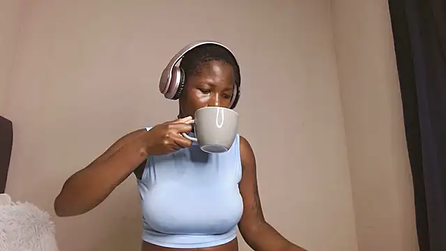 Snapshot of SoftRosee chatting on 06-23-26, 03:37 SoftRosee online show from 06-23-26, 03:37