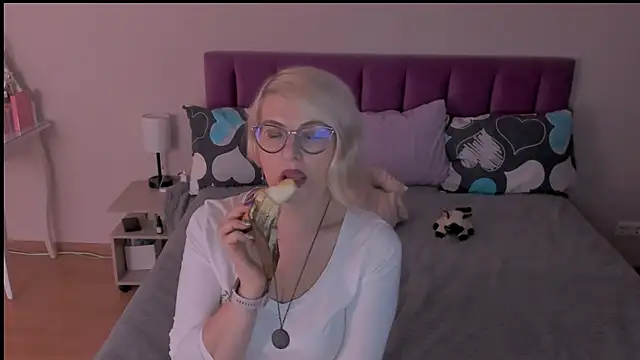 sabrinamacmarren online show from 02-22-25, 03:36