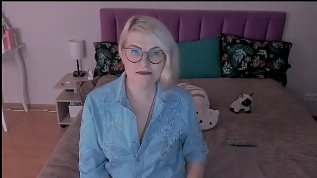 sabrinamacmarren online show from 02-27-25, 04:21