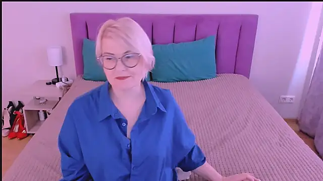 sabrinamacmarren online show from 09-12-25, 09:42