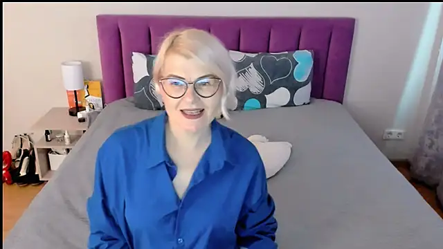 sabrinamacmarren online show from 10-06-25, 02:25