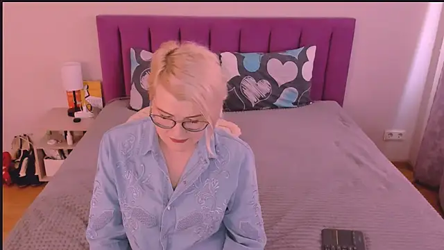 sabrinamacmarren online show from 10-09-25, 11:41