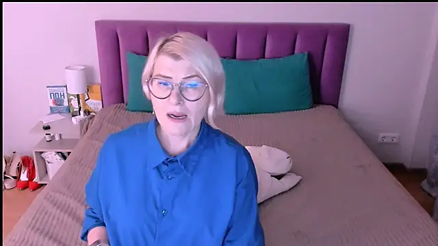 sabrinamacmarren online show from 11-14-25, 03:00