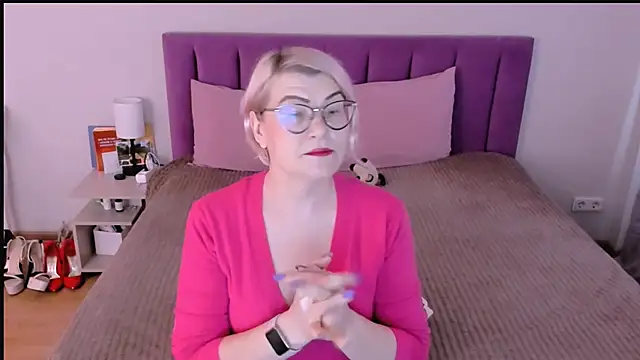 sabrinamacmarren online show from 11-28-25, 07:55