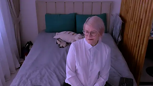 sabrinamacmarren online show from 03-11-26, 02:12