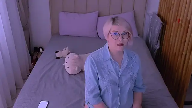 sabrinamacmarren online show from 03-25-26, 02:34