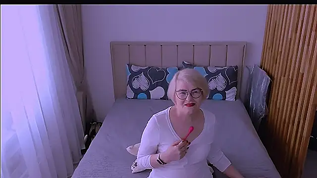 Snapshot of sabrinamacmarren chatting on 04-12-26, 10:42 sabrinamacmarren online show from 04-12-26, 10:42