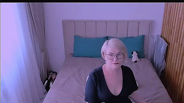 Snapshot of sabrinamacmarren chatting on 04-21-26, 01:50 sabrinamacmarren online show from 04-21-26, 01:50