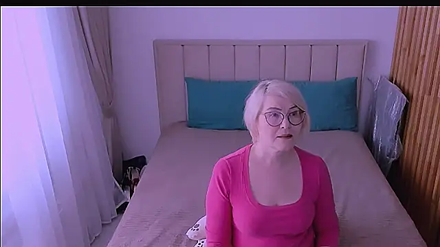 Snapshot of sabrinamacmarren chatting on 04-30-26, 11:38 sabrinamacmarren online show from 04-30-26, 11:38