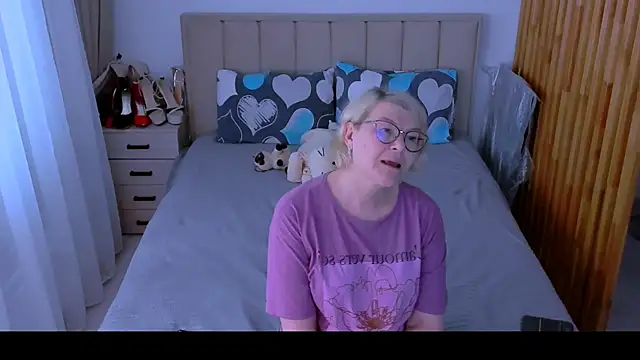 sabrinamacmarren online show from 06-24-26, 04:06