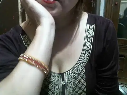 Snapshot of UrsMansi chatting on 04-06-26, 03:59 UrsMansi online show from 04-06-26, 03:59
