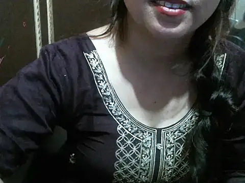 Snapshot of UrsMansi chatting on 04-06-26, 04:46 UrsMansi online show from 04-06-26, 04:46