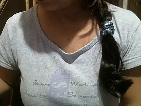 Snapshot of UrsMansi chatting on 04-10-26, 06:40 UrsMansi online show from 04-10-26, 06:40