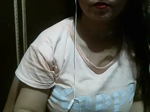 Snapshot of UrsMansi chatting on 04-15-26, 07:21 UrsMansi online show from 04-15-26, 07:21