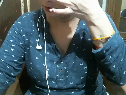 Snapshot of UrsMansi chatting on 04-18-26, 08:20 UrsMansi online show from 04-18-26, 08:20