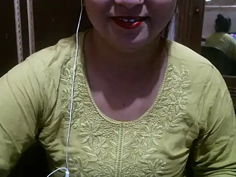 Snapshot of UrsMansi chatting on 05-02-26, 10:59 UrsMansi online show from 05-02-26, 10:59