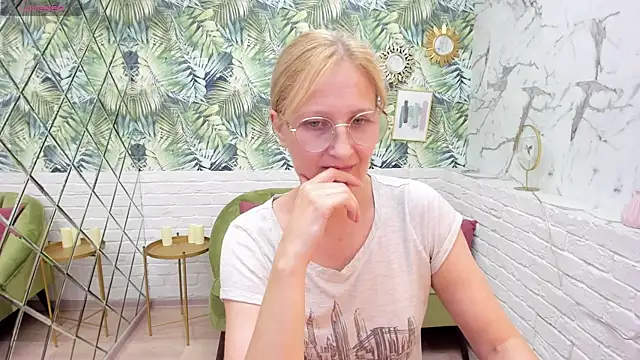 Paris Cherry online show from 09-16-25, 08:21