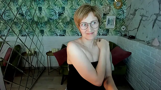 Snapshot of Paris_Cherry chatting on 07-30-26, 06:07 Paris Cherry online show from 07-30-26, 06:07