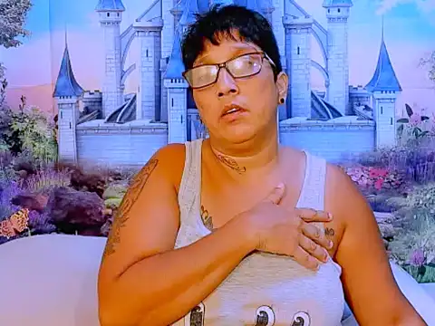 Snapshot of indianroxy chatting on 01-28-25, 04:41 indianroxy online show from 01-28-25, 04:41