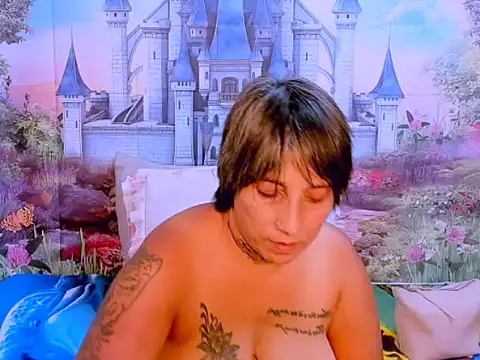 Snapshot of indianroxy chatting on 09-26-25, 04:33 indianroxy online show from 09-26-25, 04:33